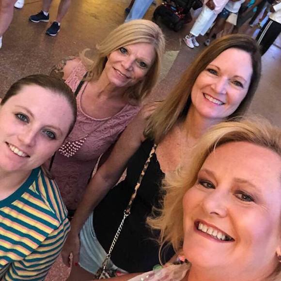 Meet your Posher, Kim - Picture 1 of 1